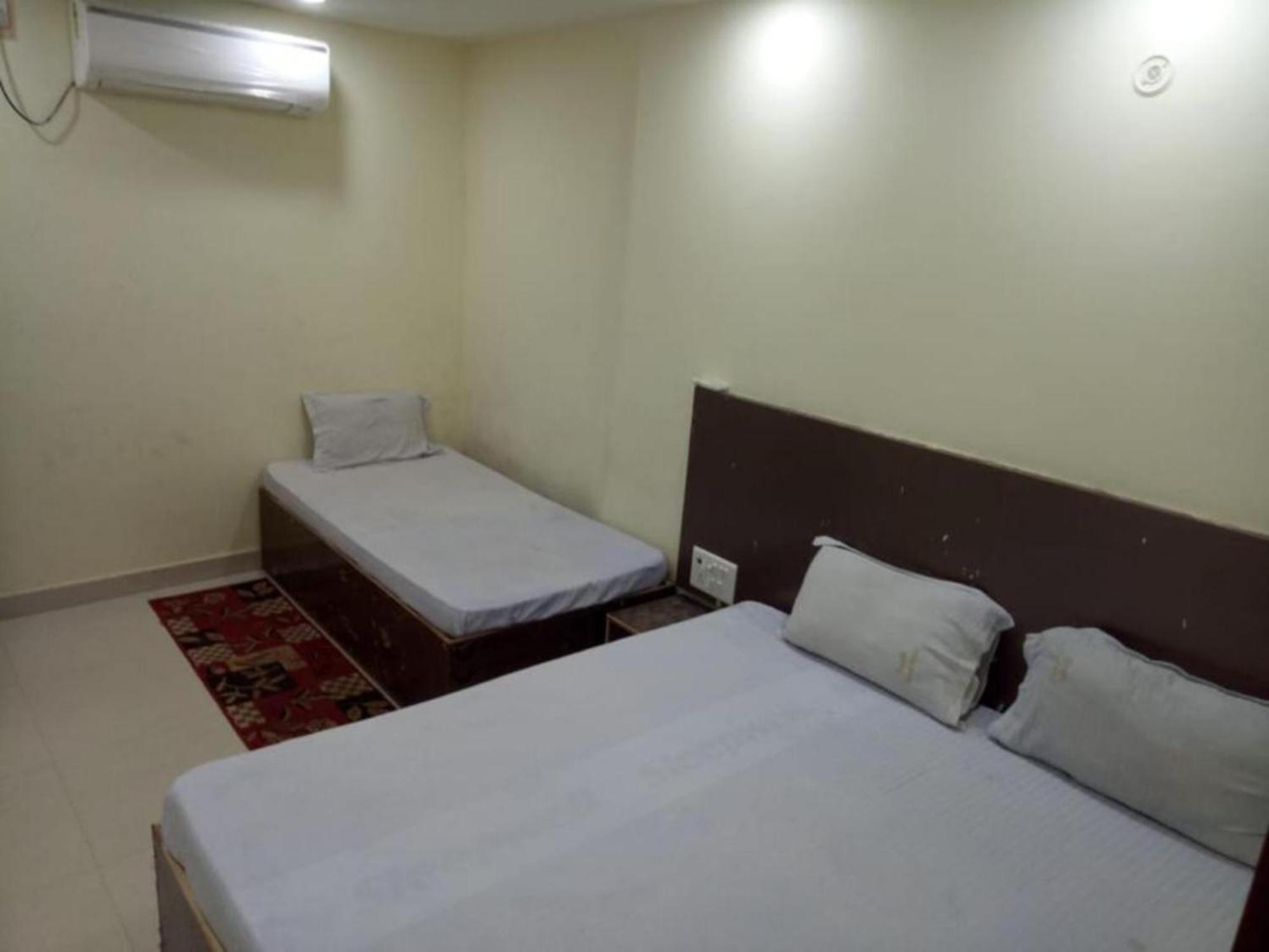 Hotel Swastik Guest House Varanasi - Perfect Location And Comfortable Room Exterior foto